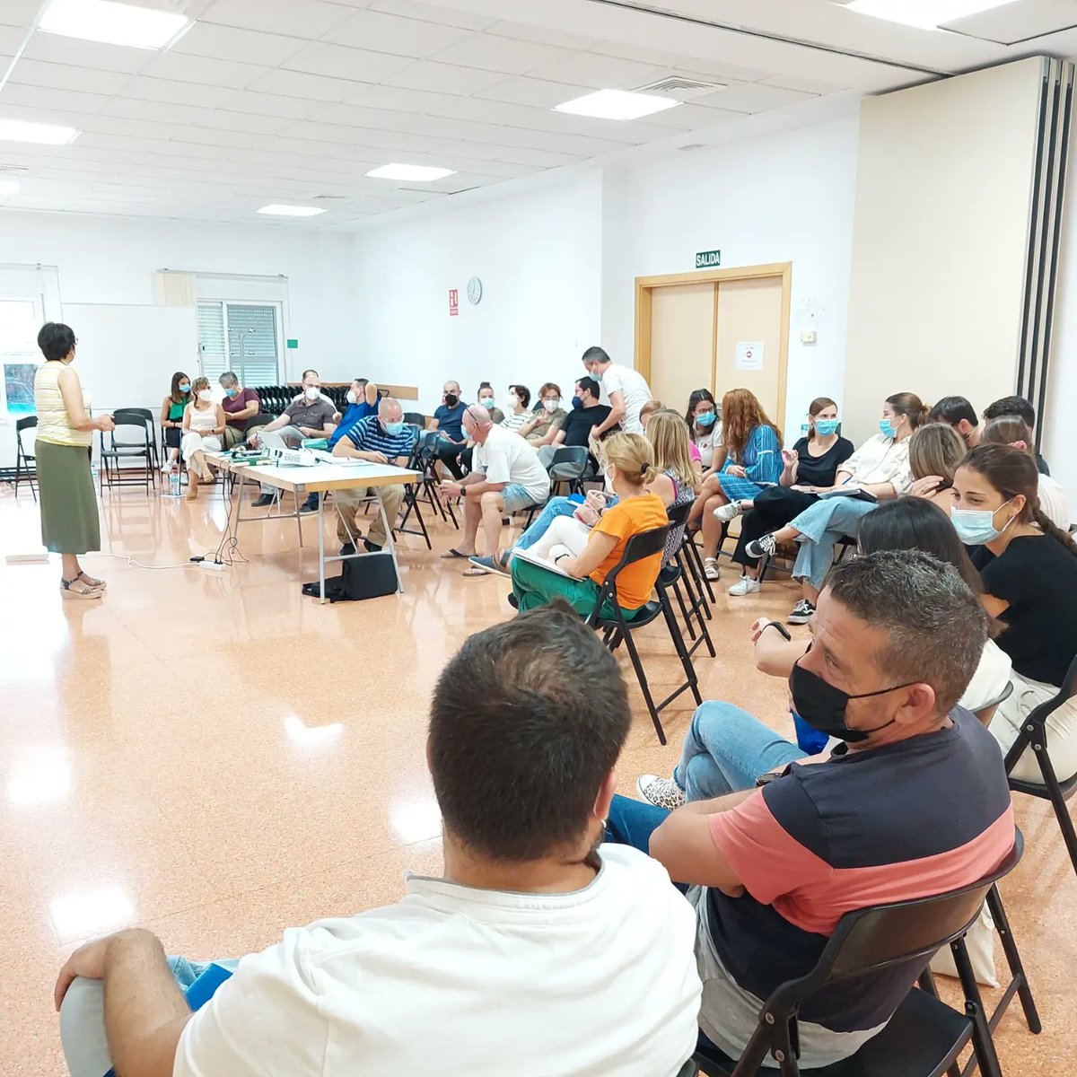 PHAlicante's tweet photo. Hoy en nuestra entidad #ReunionGeneral de Equipo! Análisis y proyección de nuestro trabajo. Resultados y proyectos para seguir mejorando y seguir siendo referentes en el tratamiento de personas con problemas de #adiccion
#profesionales https://t.co/IFhuXFWHEA