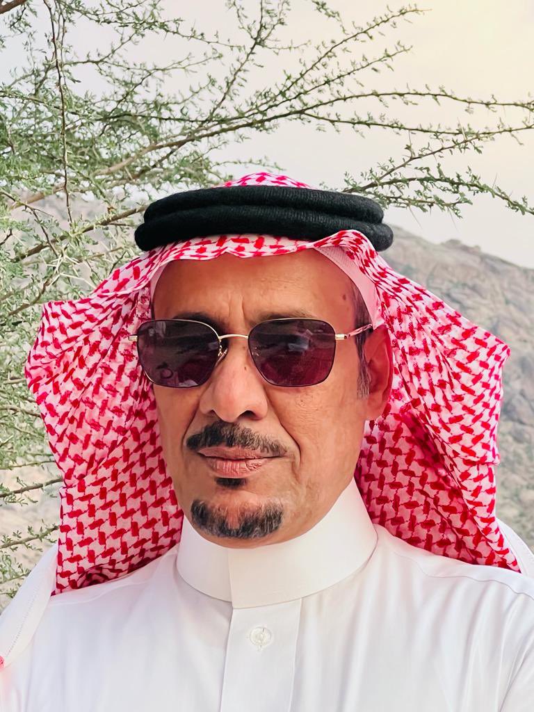 ولاؤنا وانتماؤنا لهذا الوطن الكبير لا تحكمه عواطف ولا تحركه شعارات . نشأنا وتربينا على حب الوطن في كل الأحوال والظروف،  فكيف ونحن نعيش تجليات رؤيةٍ طموحةٍ بدأت ملامح نجاحها تسابق وقتها وتتجاوز أهدافها وخططها!!
 ( اليوم الوطني 92 للمملكة العربية السعوديه )