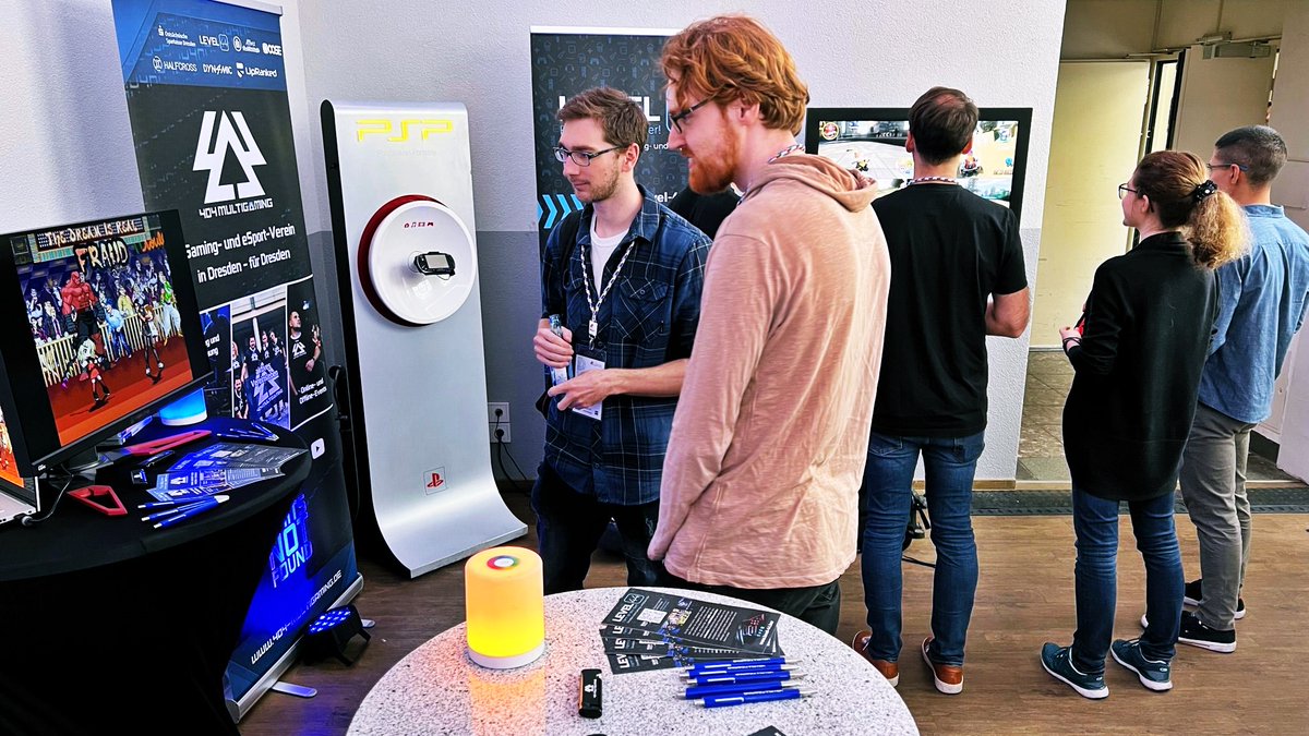 404_Multigaming's tweet image. 3/5 Am Freitag, dem 09.09., ging es auf der @decompiled_conf Dresden weiter. Tolle Konferenz, vielen Dank das wir dabei sein durften! #decompiled #codeandconnect