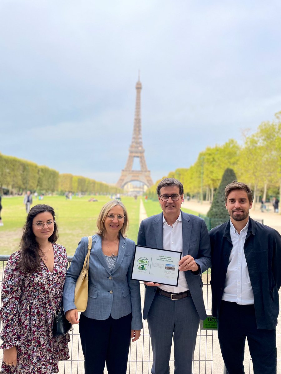 LinkCity's tweet photo. [#BBCA] Remise des 🏆 @BBCA_asso. #Panorama projet de bureaux en structure et mur à ossature  #bois 🪵 à Saint-André-lez-Lille avec des cascades de terrasses plantées au bord de l’eau. Bravo aux archi 🥳: @GBLArchitects, @Kardham et aux équipes #linkcity, @nhood, @BouyguesBat_NE https://t.co/D0yZQWrk86