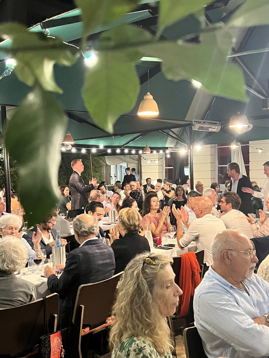 Une météo clémente nous a permis de nous retrouver en terrasse auprès d’ #EricPenso, président, et <a href="/NumaHambursin/">Numa Hambursin</a> , directeur du <a href="/mocontemporain/">MO.CO. Montpellier Contemporain</a> , après la visite de l’exposition actuelle des oeuvres marquantes de l’artiste belge #berlindedebruyckere, « Piller | Ekphrasis ». ↓