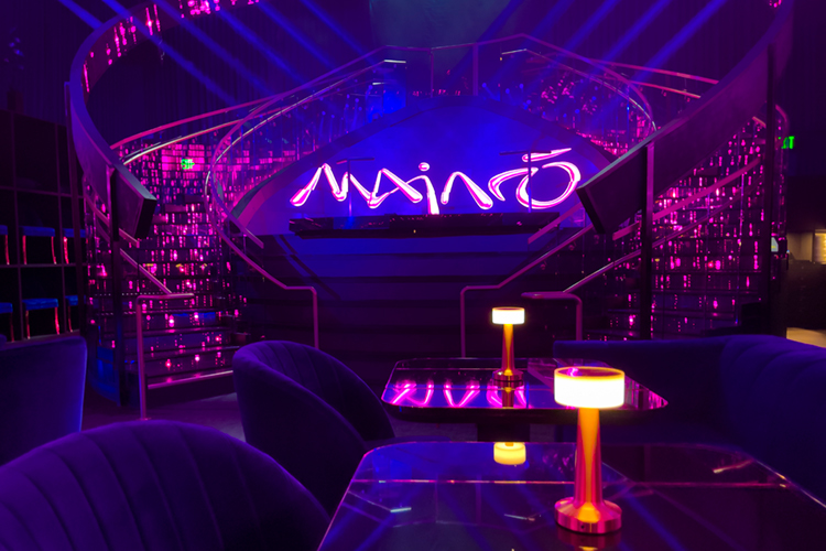 ispaudiolight's tweet photo. ✅Los cabezales móviles Vizi Beam RXONE de ADJ elegidos para el nuevo local nocturno de Hollywood: 'Mainro'
✅Inaugurado a principios de este año, Mainro, ofrece una fusión única entre restaurante y club nocturno
@adjlighting
#Mainro
Más información⬇️
https://t.co/I7LdINYI6s https://t.co/cHS9vay4gW