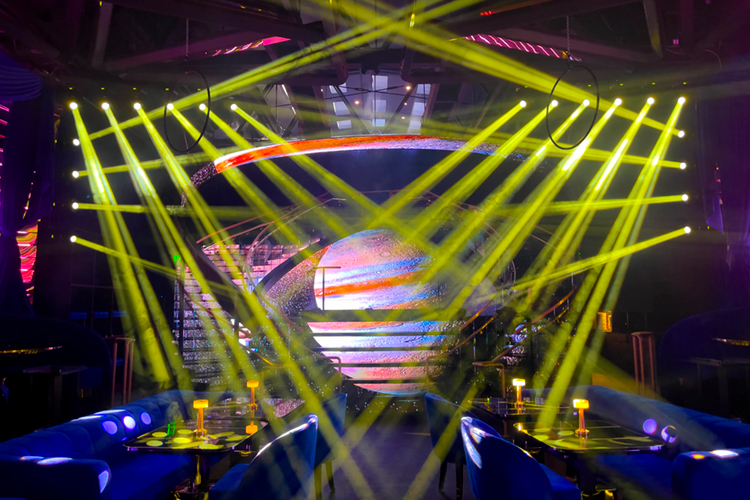 ispaudiolight's tweet photo. ✅Los cabezales móviles Vizi Beam RXONE de ADJ elegidos para el nuevo local nocturno de Hollywood: 'Mainro'
✅Inaugurado a principios de este año, Mainro, ofrece una fusión única entre restaurante y club nocturno
@adjlighting
#Mainro
Más información⬇️
https://t.co/I7LdINYI6s https://t.co/cHS9vay4gW