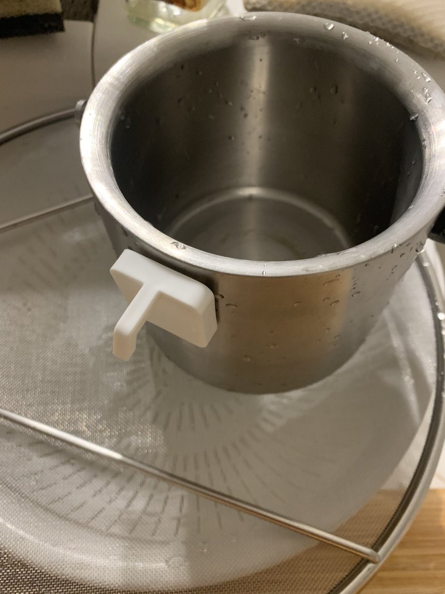 kou_kiku's tweet photo. ニトリはステンレス食器オーステナイトじゃないんやな。
錆びるやん。 https://t.co/WiERw4gdQy