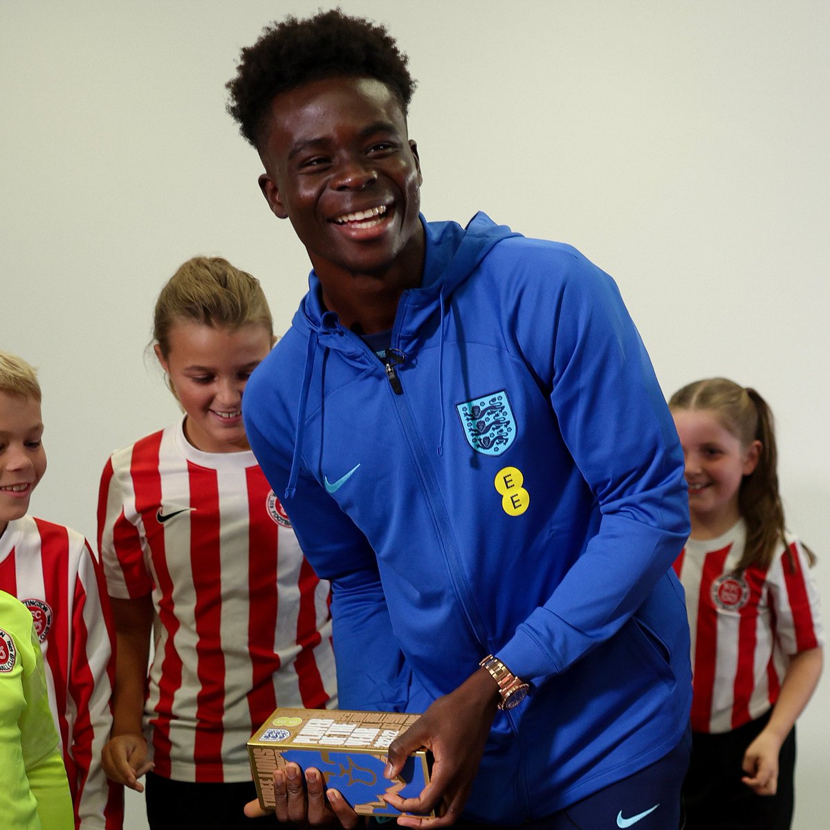 England's tweet photo. A local grassroots team presented @BukayoSaka87 with the trophy, before a Q&amp;A session and a few photos ❤️ https://t.co/hSgW6pFrkz