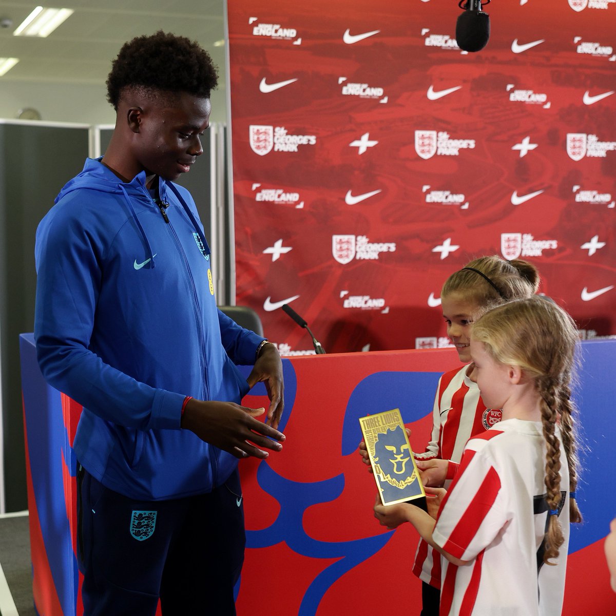 England's tweet photo. A local grassroots team presented @BukayoSaka87 with the trophy, before a Q&amp;A session and a few photos ❤️ https://t.co/hSgW6pFrkz