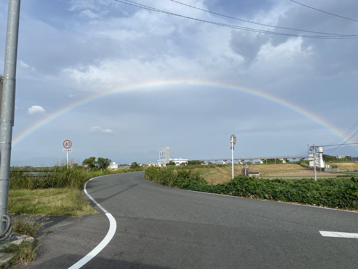 trezor03's tweet photo. すごく久しぶりの投稿になってしもた

先週の台風の前日虹が出とった〜🌈 https://t.co/7xVJOKcp3O
