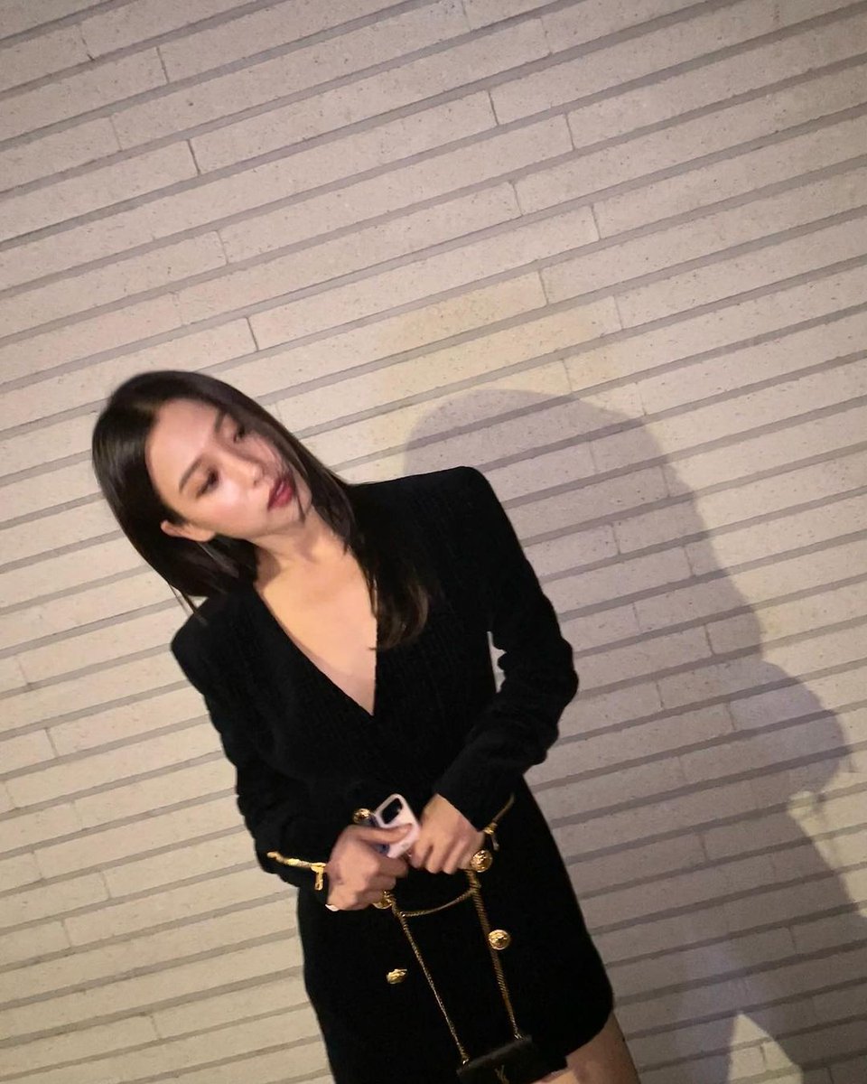 gominsipics's tweet photo. it girl gominsi https://t.co/EOKfKbaEDR