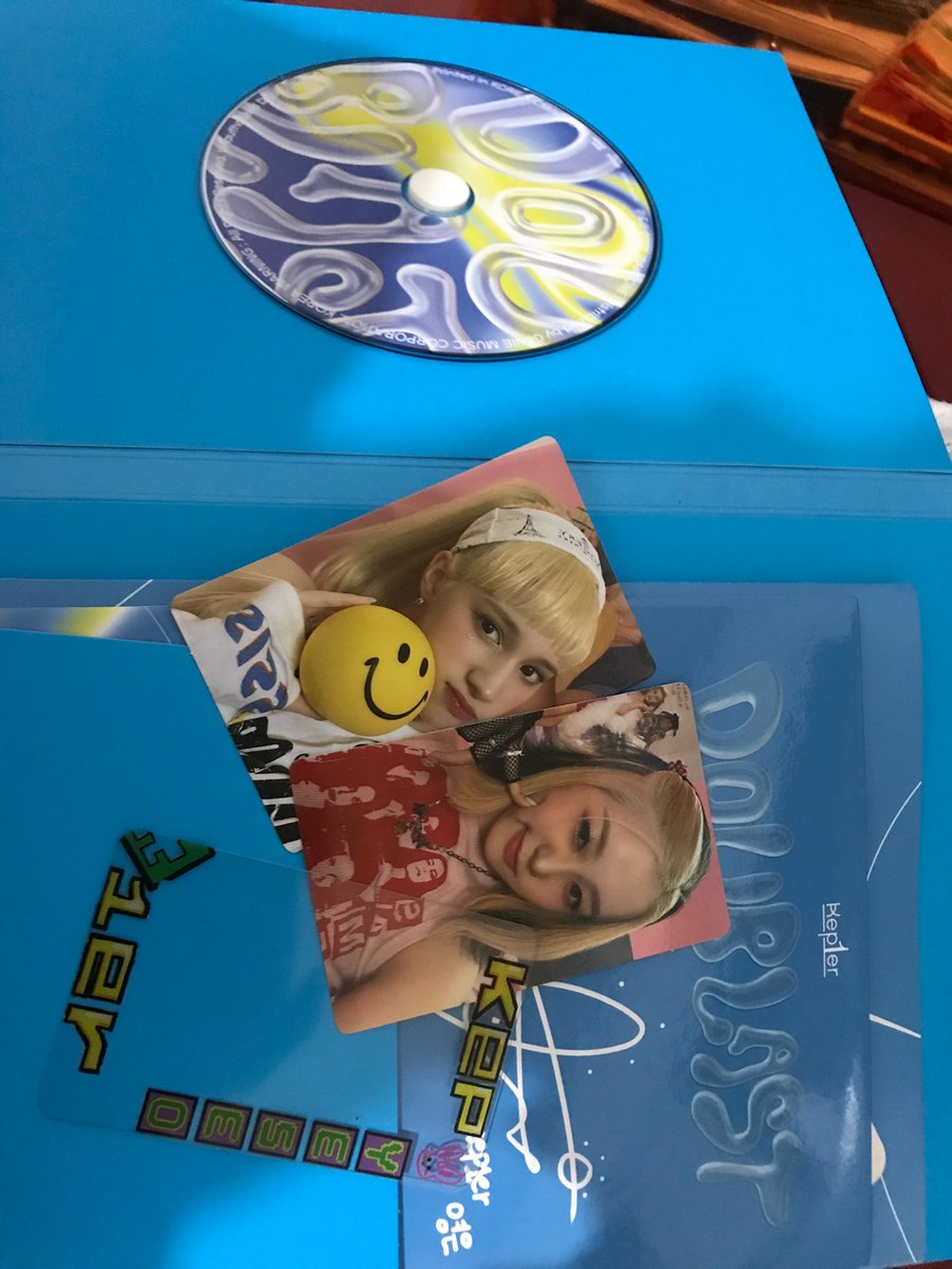 Francin98708237's tweet photo. Hello! @APK_Cart 
Kakatanggap ko lang po😭 hihiz omg ka😭😭 HAHAKWJWJWJJ medj bend po yung 2 pc at konting basa yung poster tube. All goods nmn po. Thankyou!! Sa uulitin

 #APKCartFeedbacks https://t.co/WdiaXdeqzj