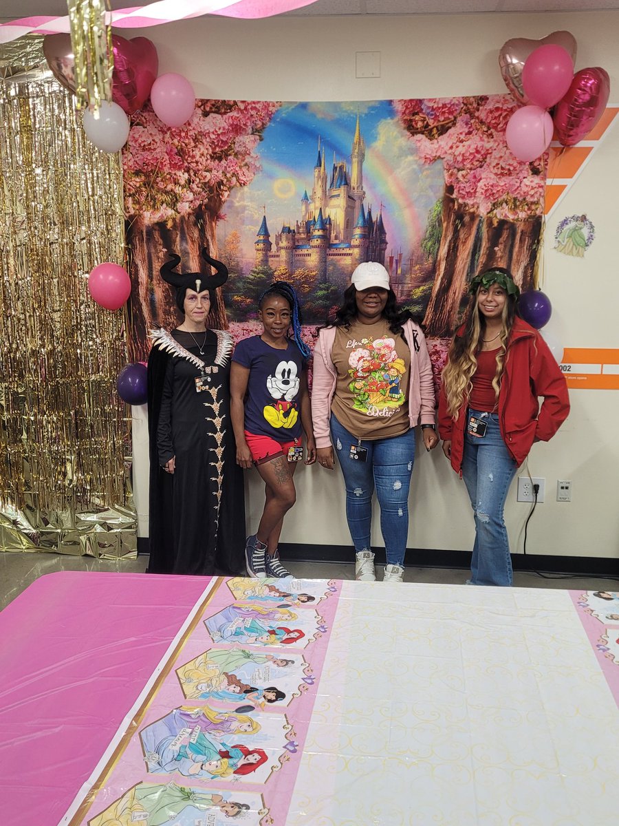 PZynedria's tweet photo. Happy Success Sharing  Day from store 704. #DisneyDay #MET #D73 https://t.co/iHMiPNCbJC