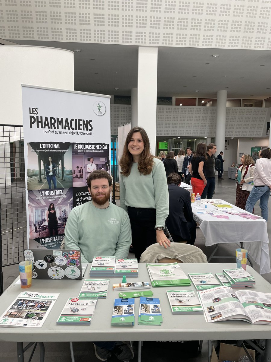 TiphanieFoucaud's tweet photo. #Forumdesmetiers 🔎 |
@Pharma_ANEPF est présente à @univnantes 🎓
Avec @Killian_ANEPF nous avons pu présenter les guides #gijp #gpep #gm2 #gdu #gpp aux #étudiants de #pharmacie 📚 https://t.co/BHkJcR8dpX