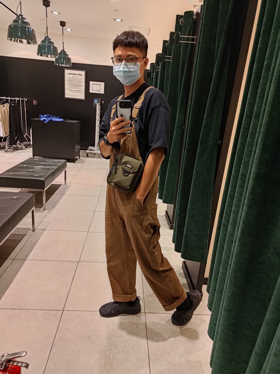 TangCMY's tweet photo. 哪來的工人XD https://t.co/kz5lLlGo3H