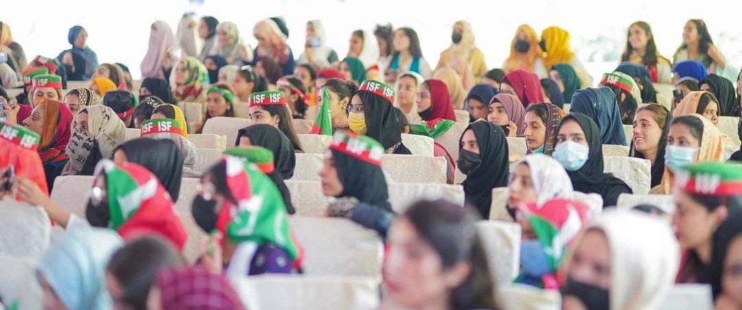 insafistan's tweet photo. "There are two powers in the world 🌍; one is the sword 🗡️ &amp; the other is the pen ✒️. There is a great competition &amp; rivalry between the two. There is a 3rd power stronger than both, that of the women" - Jinnah 

#fridaymorning 

@MaddyWithKhan https://t.co/yAA5maAc1L
