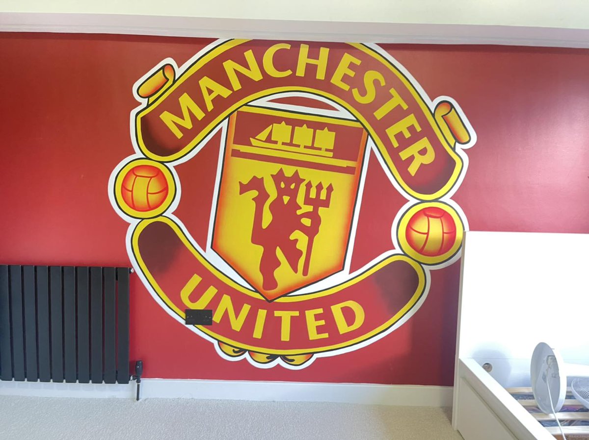 Creativemuraluk's tweet photo. Manchester United room completed in Manchester yesterday.
#ManchesterUnited #reddevils #football #boysroom #Creative  #murals #portraits #johnstones #tesa 
https://t.co/4wJuq170t1 https://t.co/tpnnXGKPGo
