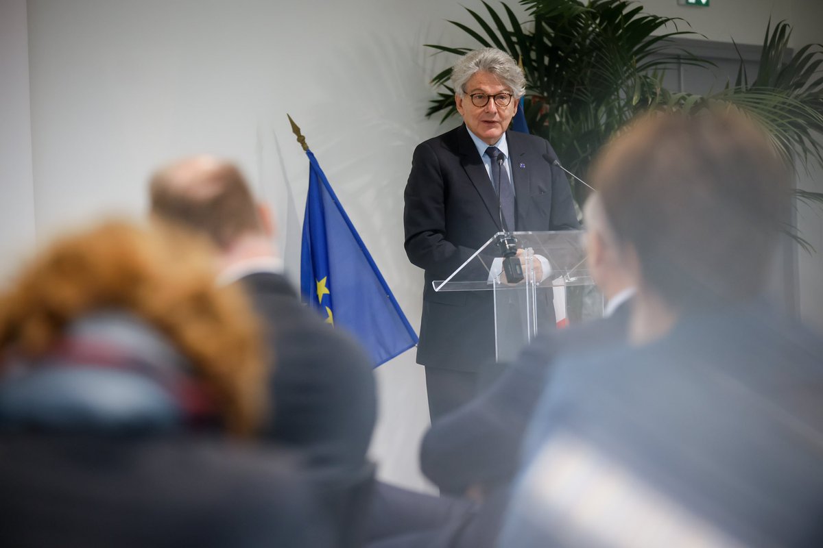 ThierryBreton's tweet photo. Very glad to be in Normandy today to launch with @airliquidegroup Europe’s biggest #hydrogen #gigafactory project.
Our 🇪🇺 hydrogen strategy moves forward: for #climate, for our #autonomy, for our #local jobs and growth.
#IPCEI #HY2USE https://t.co/pbYFL1Q4tp