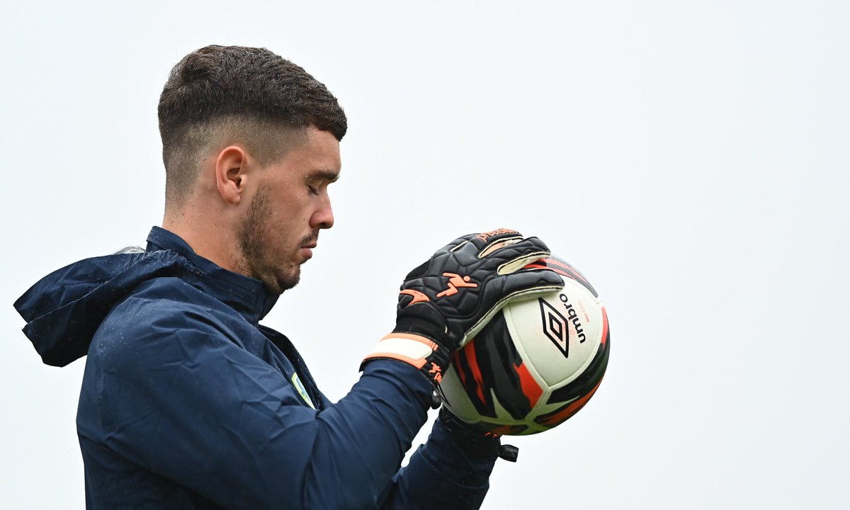 LeagueofIreland's tweet photo. Good luck to the Republic of Ireland U21 team in their crucial EURO Play Off First Leg against Israel!
Live at 7pm on @RTE2 🇮🇪
#LOI | #IREISR https://t.co/gAbtKVM9WC