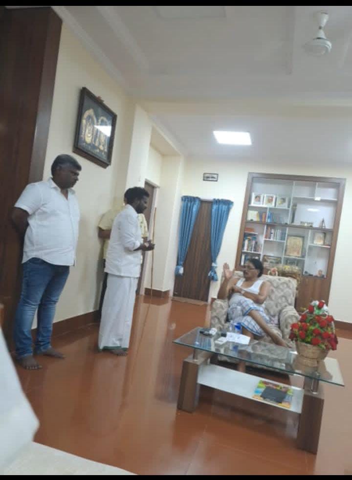 அண்ணன் இரணியன் 8 நாள் உண்ணாவிரத போராட்டத்திற்கு பிறகு

நீங்கள் அழைத்தீர்கள் என்று தான் வந்தார்கள்

வந்தால் கோரிக்கையை ஏற்காமல் குறவனை இழிவாக பேசி அனுப்பீர்வீர்களா.....

<a href="/KKSSRR_DMK/">KKSSR Ramachandran</a> <a href="/mkstalin/">M.K.Stalin - தமிழ்நாட்டை தலைகுனிய விடமாட்டேன்</a> <a href="/CMOTamilnadu/">CMOTamilNadu</a> <a href="/arivalayam/">DMK</a>