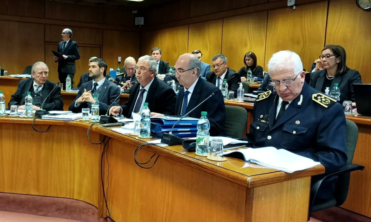 Luisaheber's tweet photo. Hemos anunciado que, a partir del 1 de enero de 2023, el salario mínimo de quienes integren el Escalafón L Policial será de $50.000. 
Es un gran esfuerzo del gobierno para darle mayor respaldo a la Policía, reconociendo la importancia y exigencia de su tarea. 
Seguimos avanzando. https://t.co/sRv9C1beif