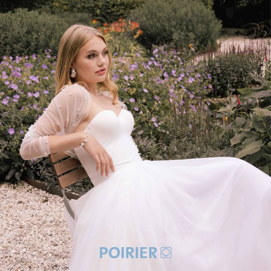 Simplicity and elegance by Poirier🤍 

#wedding #fashion #style #npmagazine #dress #bridedress #hair #hairstyle #makeup #color #glamour #poirier #weddingday #groom #bride #sayyes #engagement #specialday #beauty