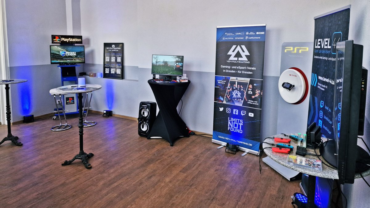 404_Multigaming's tweet image. 3/5 Am Freitag, dem 09.09., ging es auf der @decompiled_conf Dresden weiter. Tolle Konferenz, vielen Dank das wir dabei sein durften! #decompiled #codeandconnect