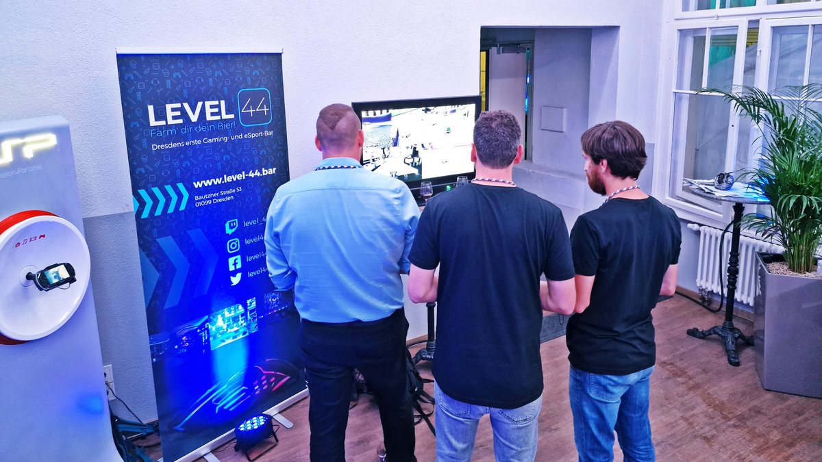 404_Multigaming's tweet image. 3/5 Am Freitag, dem 09.09., ging es auf der @decompiled_conf Dresden weiter. Tolle Konferenz, vielen Dank das wir dabei sein durften! #decompiled #codeandconnect