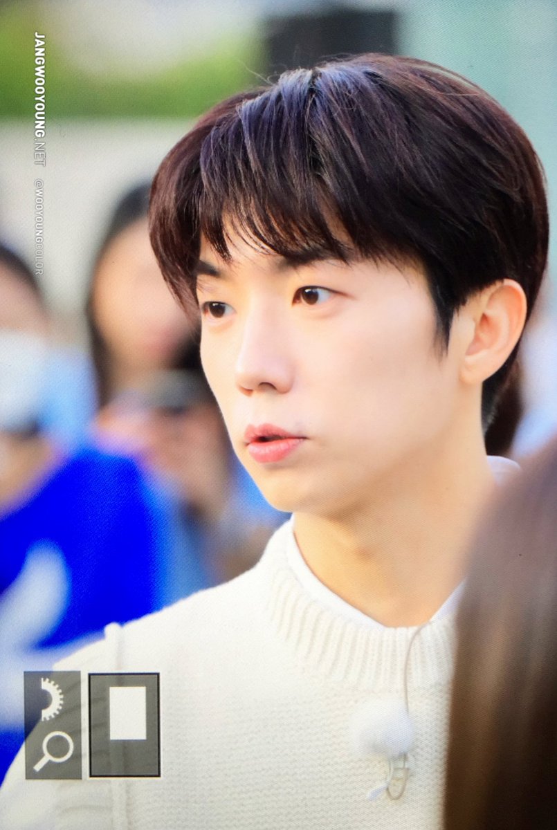 jangyoungyoung's tweet photo. 주머니 안에 말랑카우 넣고 다닐거 같은 https://t.co/J7Xv8D4ehK