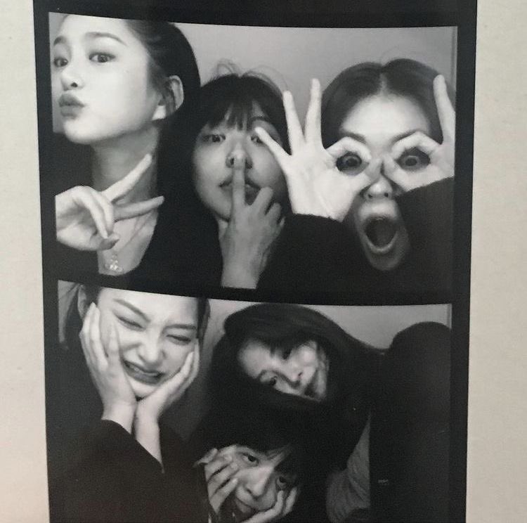 putriajaa02's tweet photo. IDE POSE FOTO BERTIGA

a thread —— https://t.co/YgCz5Ywk2g