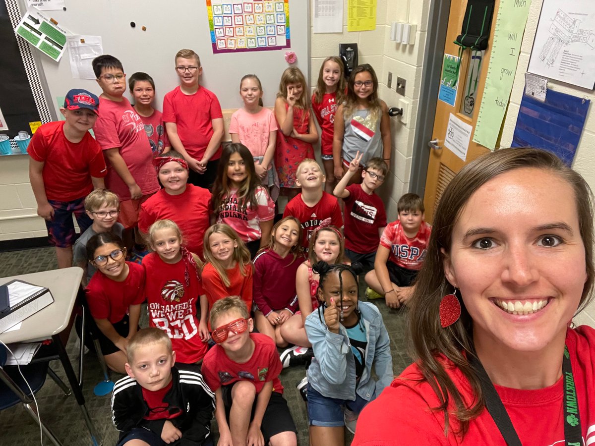 JohnsonG3_YES's tweet photo. We are having a great time with Spirit Week this week!  #YESTigers180 https://t.co/3MT3PkjY6d