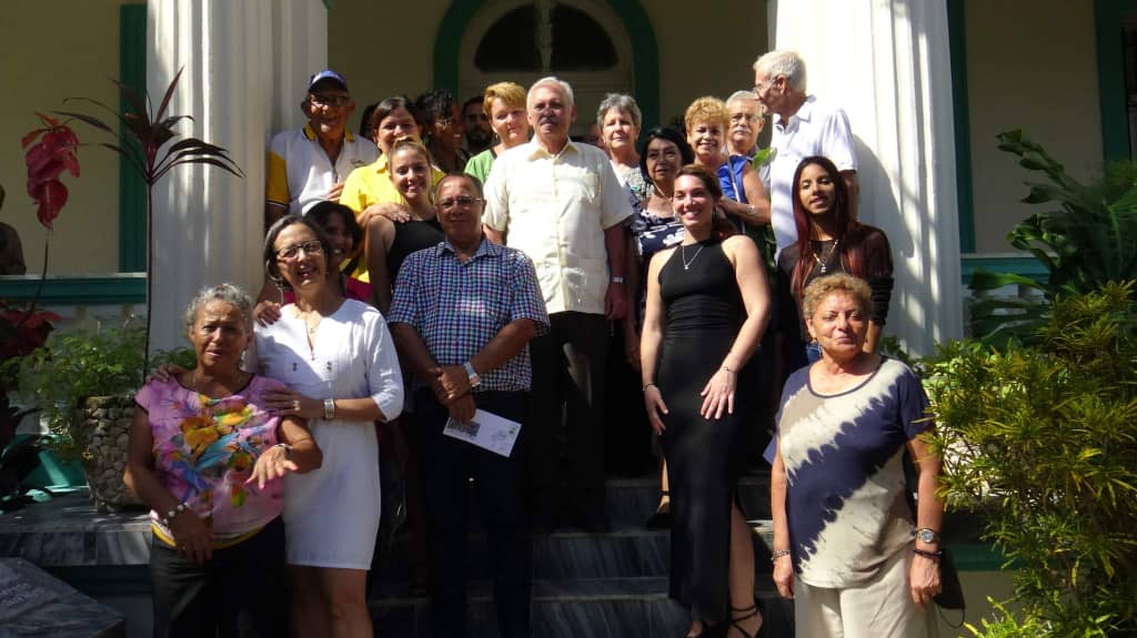 DrRobertoMOjeda's tweet photo. Muchas Felicidades a las compañeras y compañeros que laboran en el Sistema de Opinión del Pueblo en el 55 aniversario de su constitución. Herramienta imprescindible para el trabajo del @PartidoPCC y su vinculación con el pueblo. #Cuba #CubaViveEnSuHistoria @DiazCanelB https://t.co/NhKAxjZSLC