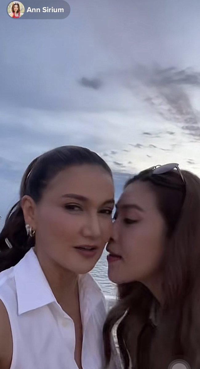 kkhunsi's tweet photo. เวลามองแฟนต้องใช้สายตาหวานเชื่อมขนาดนี้เลยหรอคะ🥰  #แอนเชียร์ https://t.co/ZLvKbIPSIk