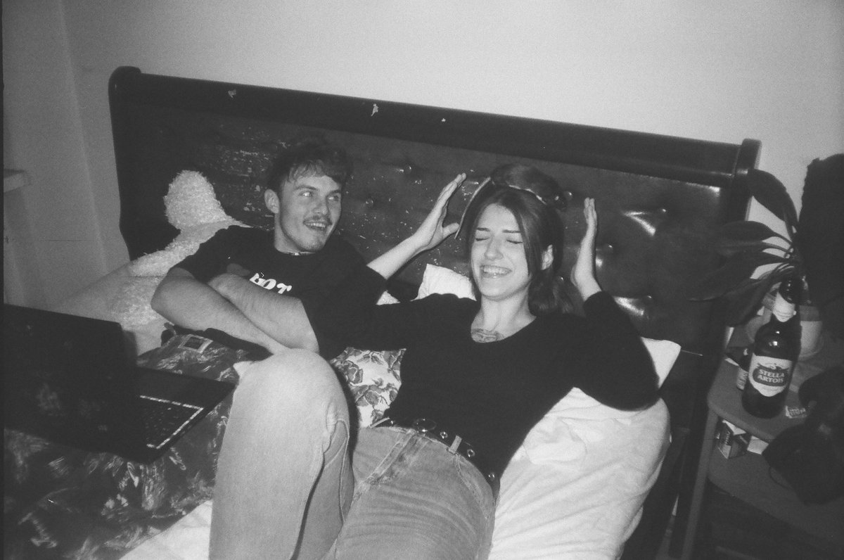 minlod_y's tweet photo. Презентую вам чудову фотографію на якій тримаю пацюка на голові і одночасно запрошую підписатись на мій твіч там ще 5 фоловерів до 100 лишилось 🥺
https://t.co/xL6IrsqGsd https://t.co/2wis5YCvtA