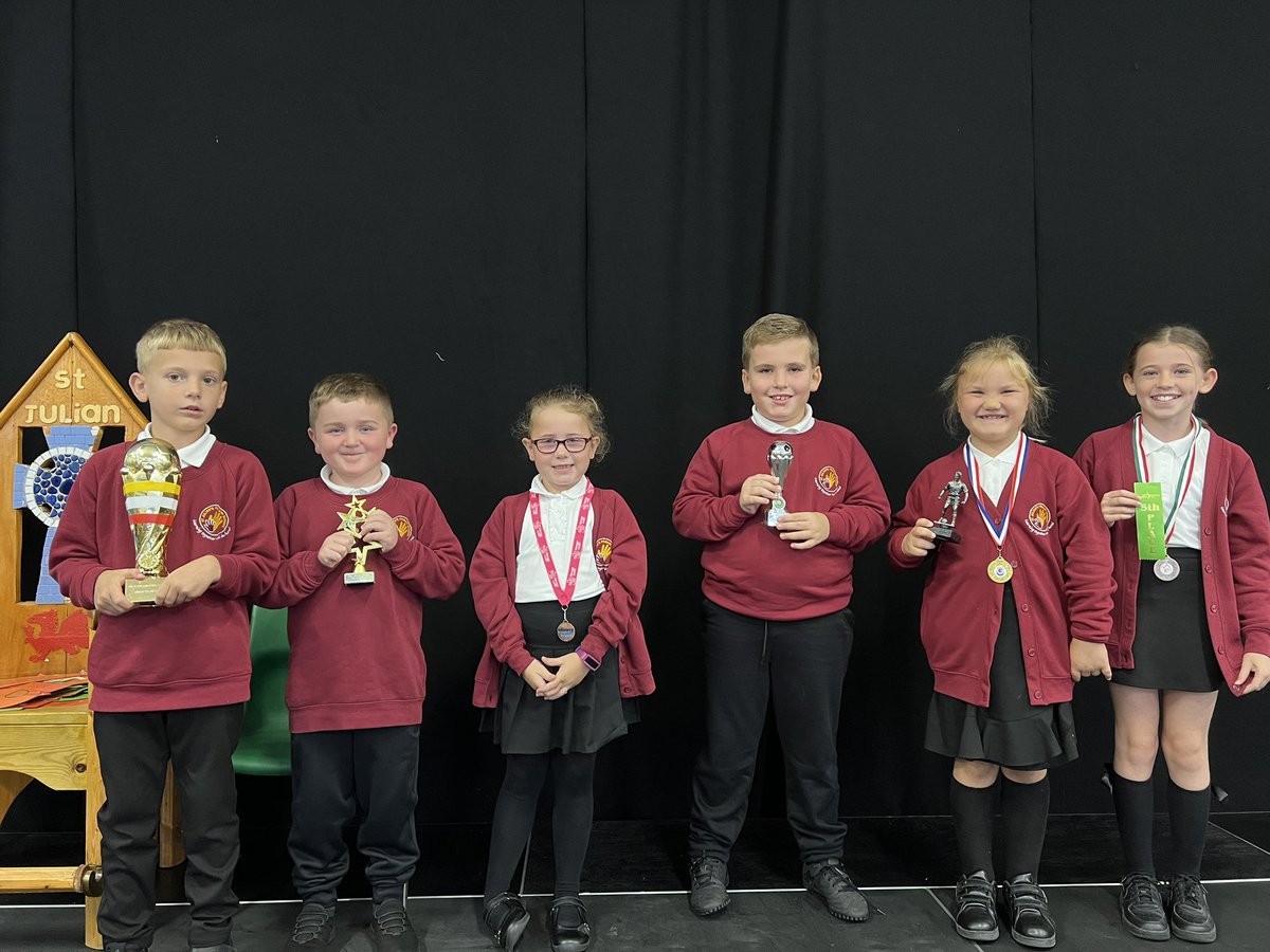 StJuliansPri's tweet photo. Proud to celebrate these achievements in assembly today 🏆🏅 https://t.co/9M9FCf71Ss