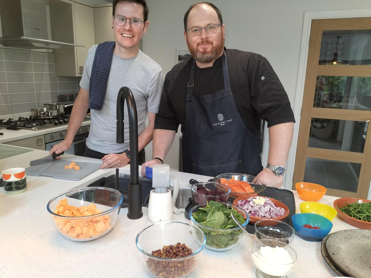 JordanDunbar10's tweet photo. Could there be a diet to help with depression?  @danedwardschef and I cooked some 'brain boosting foods' in the kitchen for this week's episode of the Food Chain - https://t.co/IRpFLMfOCj 

#depression #MentalHealthMatters #anxiety https://t.co/bIxx8h2Vui