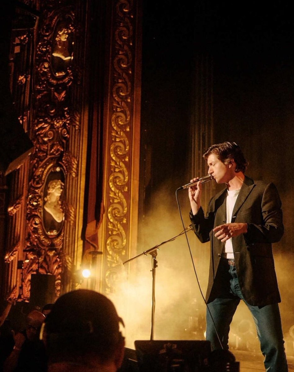 RatioMonkeys's tweet photo. Alex Turner, Matt Helders y Jamie Cook en el show de Kings Theatre en Brooklyn

📸 Aysia Marotta https://t.co/OIWkxeEaJJ