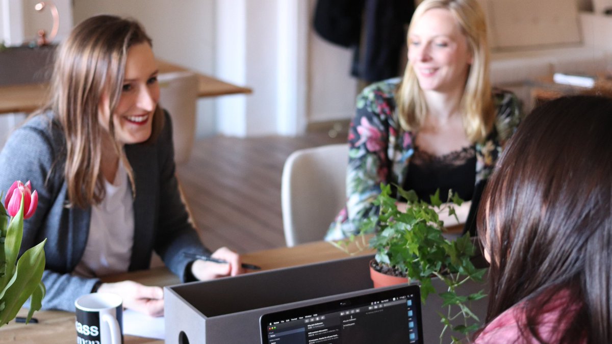 SivisNYT's tweet photo. @MaaseudunS'n ja Siviksen seurue tutustui demokratiakasvatukseen ja kestävän kehitykseen Berliinissä ♻ Viikkoon mahtui vierailuja eri organisaatioihin, joissa vaikutuksen tekivät digitaaliset ja fyysiset työkalut 🛠 @EPALE_FI @ErasmusplusFI 
#Devako  https://t.co/YFrJIXMrji https://t.co/KEoRNUORtg