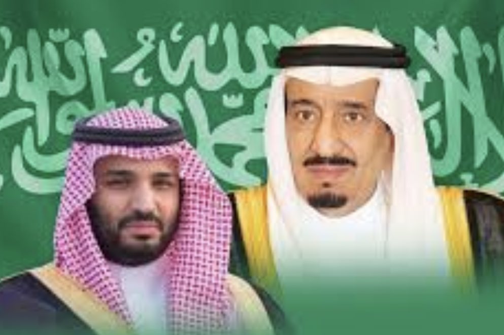 تسعة عقود وزود والمجد في زود 
والفضل لله والثناء والتحمد   
هذا الملك سلمان هذا هو العود 
وهذا يمينة في المواقف محمد                           
#اليوم_الوطني_السعودي_92                         #هي_لنا_دار٩٢