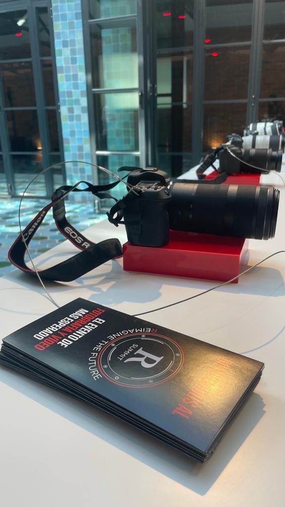 CanonEspana's tweet photo. ¡Todo preparado para el #RSummit! 📸🗣 En 1 hora empezarán las #masteclasses y estará abierta la zona #Touch&Try en la que podréis probar la amplia gama de cámaras y objetivos del Sistema EOS R. 💫
¿Listos para inspiraros? https://t.co/DH36aJynVo