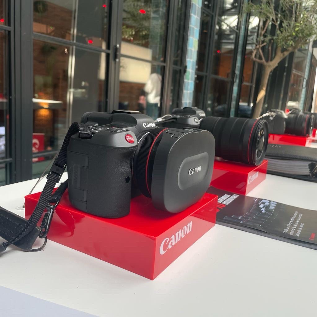 CanonEspana's tweet photo. ¡Todo preparado para el #RSummit! 📸🗣 En 1 hora empezarán las #masteclasses y estará abierta la zona #Touch&Try en la que podréis probar la amplia gama de cámaras y objetivos del Sistema EOS R. 💫
¿Listos para inspiraros? https://t.co/DH36aJynVo