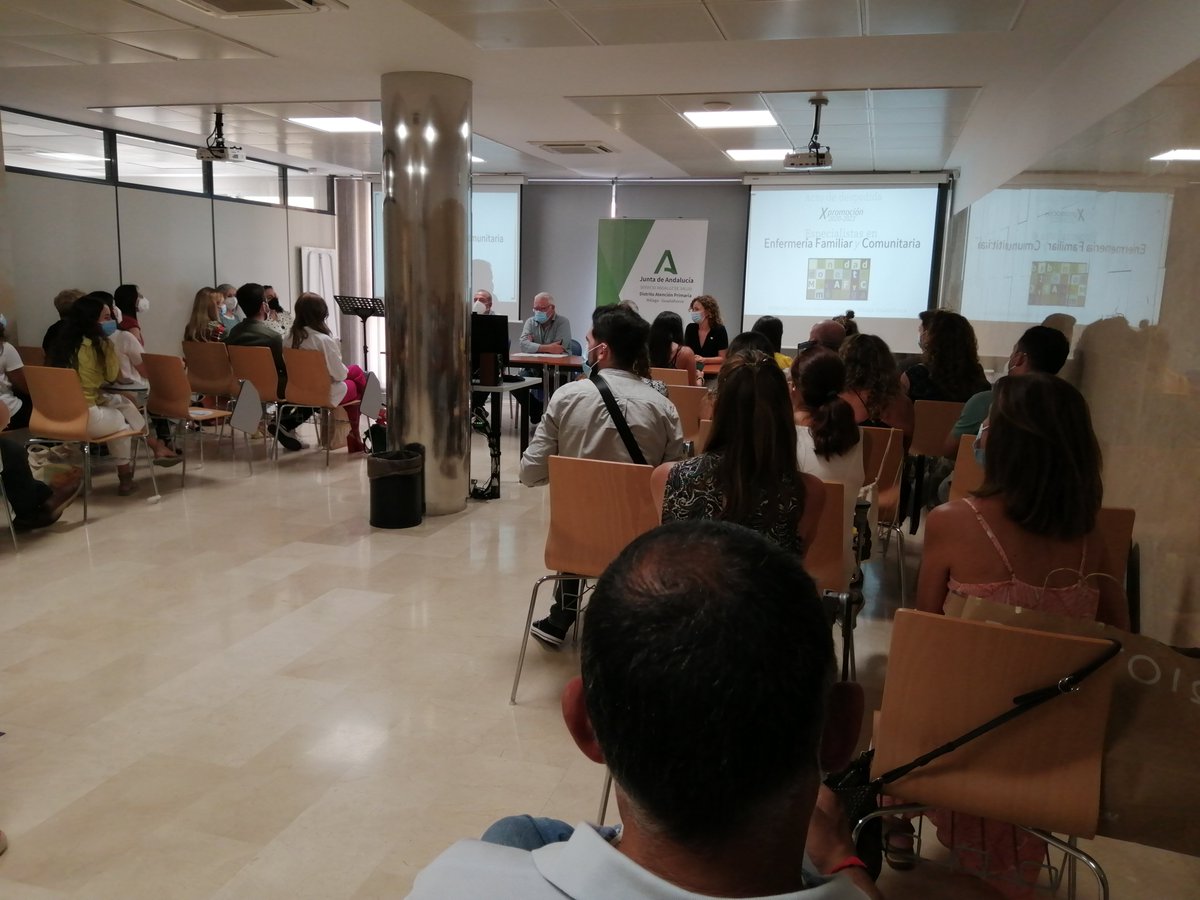 SaludAPMalaga's tweet photo. Hoy despedimos a la X Promoción de Especialistas en Enfermería Familiar y Comunitaria acompañad@s de la Dirección del Distrito, equipo de la Unidad Docente, representante del Colegio de Enfermería, sus tutores/as y nuevo alumnado. 
Enhorabuena a tod@s. https://t.co/CTxgbFDHkK