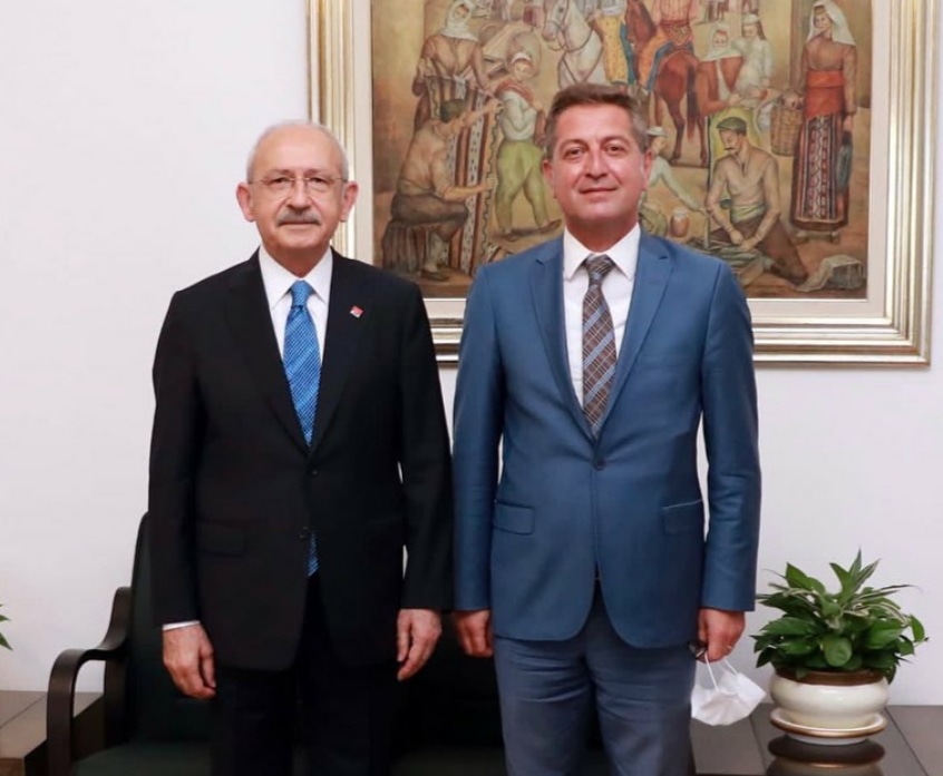 Hak, hukuk ve adalet mücadelemizin lideri, Genel Başkanımız Sn. Kemal Kılıçdaroğlu’nun #yanındayım!

Tavrımız net!
#SeninleyizKılıçdaroğlu
#YanındayızKılıçdaroğlu