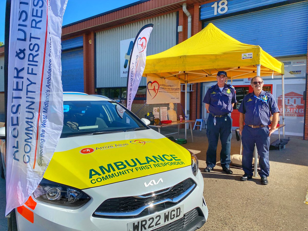 AlcesterCfr's tweet photo. Sun is shining so pop down to see us outside Tool &amp; Fixing on the Industrial Estate to chat to us about using a defibrillator, doing cpr and the use of bleed control kits. 

#EarlyCPR #Defibrillation #ControlTheBleed
@OFFICIALWMAS @TheDanielBaird1 https://t.co/cnoD4jGWhd