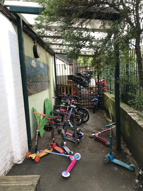 GillespieSchool's tweet photo. Eco-Committee are carrying out an environmental review. They found safe and dry places where bikes and scooters can be stored and noted the vegetation bordering the school preventing air pollution 🌲🌳🚲🛴#beinggreen https://t.co/h3bII01XkJ