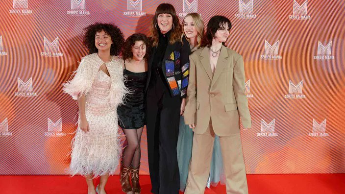 Delcroixx's tweet photo. #DaphnéBürki, comédienne dans #Chairtendre (#France5) : «Une fiction peut changer un destin» https://t.co/481i8OLvBx via @Figaro_Culture https://t.co/kClf634LFd