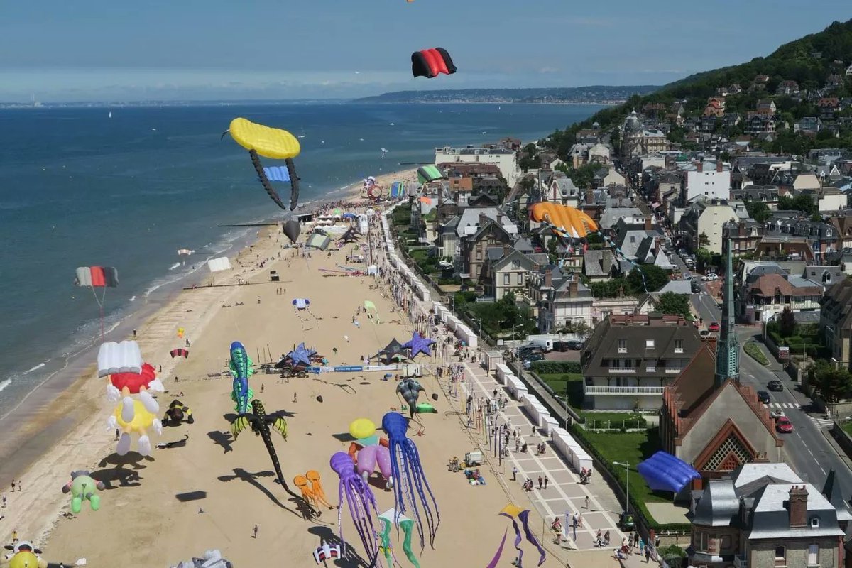 🌬️ Ce week-end, soyez plein vent 🪁➡️emag.calvados.fr/actualites/les… #HoulgatePleinVent #Calvados  #Normandie