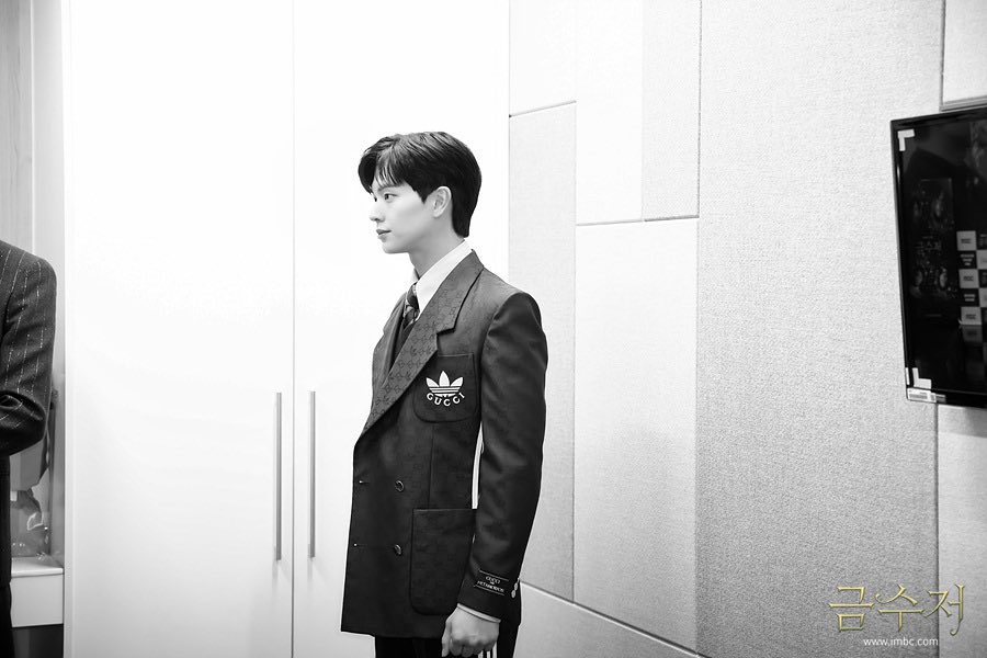 6rangluv's tweet photo. 금수저 공홈에 #육성재 👑🥄 https://t.co/9fjFnmx18z