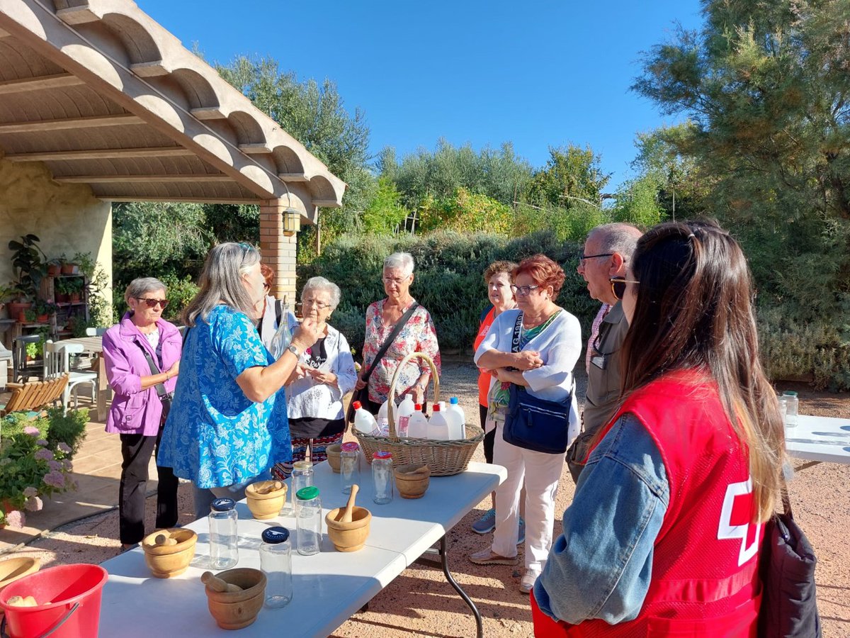 CreuRojaLleida's tweet photo. Visita al Parc de les Olors de #CanGesse amb el grup #Respir, de suport a #personescuidadores. Moments per gaudir d'un espectacular jardí de 5.000m2 amb plantes aromàtiques i medicinals.👉Si ets #cuidador o #cuidadora i necessites un respir, contacta'ns al
☎ 973 27 99 37 https://t.co/RjSdLpzYB8