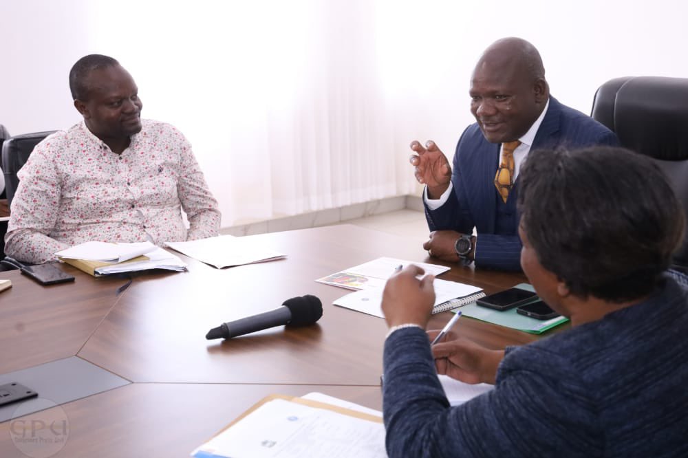 BarasaFernandes's tweet photo. Today I held a meeting with the USAID team led by the Deputy Chief of Party, Western Kenya Water Project, Mr. Calvince Kodero, where we talked about our partnership on Water Supply. 1/ https://t.co/HBOkZoAe3W