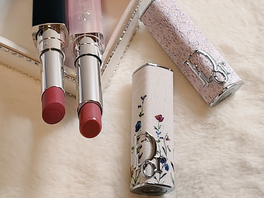 kumanekomon's tweet photo. Diorのミレフィオリコレクション✨
リップ2種💄リップケース♡サンクの名前が『MISS DIOR』っていうだけで嬉しいのに色も好み😍
サンクは入手大変だった😆ホント可愛い❤️
MILLEFIORI柄のリップケースは大好きなミスディオールオードゥパルファンについているリボンと同じ柄なので、トキメキ大❤️

#Dior https://t.co/emBeHml7JZ