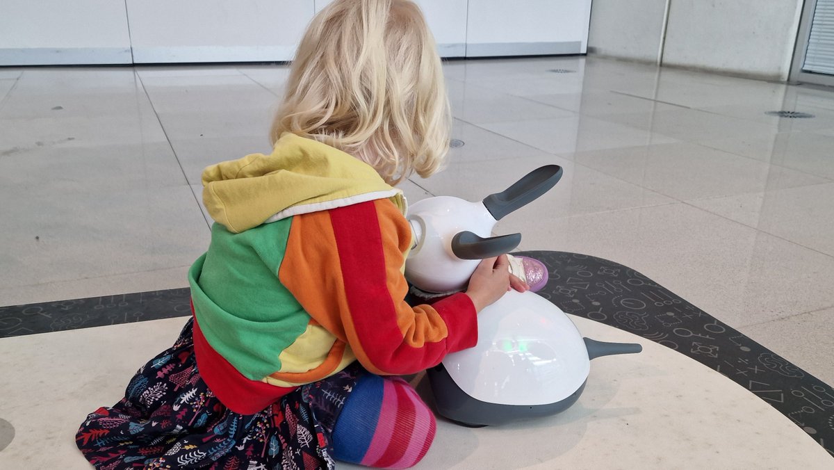 Michael Szollosy tweet media