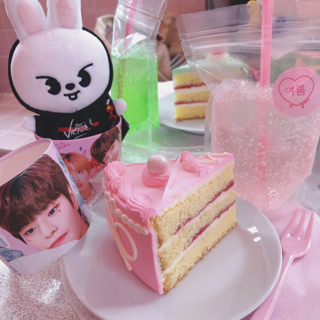 어제 승민 생일 축하하러 카페에서 왔었어〜🌸
리빗씨 데리고🐰